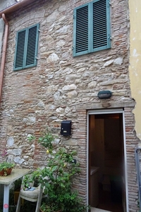Appartamento in Vendita in Via Catro 184 a a Lucca