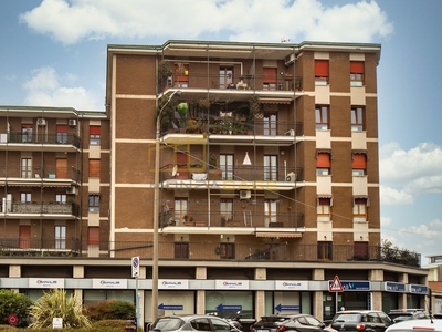 Appartamento in Vendita in Via Felice Cavallotti 136 a Monza