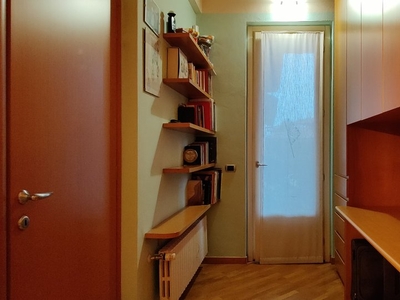 Camera singola in appartamento con 4 camere da letto