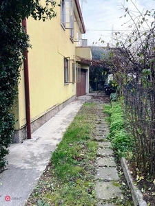 Casa Bi/Trifamiliare in Vendita in Via Merano a Padova