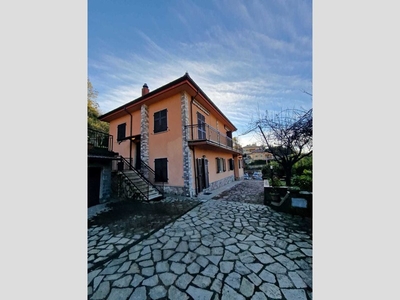 Casa Indipendente in Vendita a La Spezia, zona PERIFERIA, 260'000€, 160 m², con Box