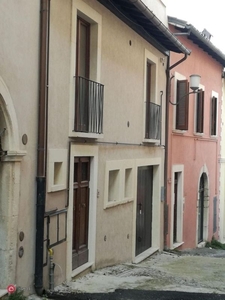 Casa indipendente in Vendita in Via Pretatti a L'Aquila