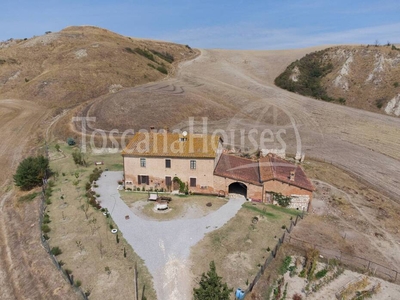Proprietà in vendita ad Asciano: Casa colonica con vista mozzafiato sulle Crete Senesi