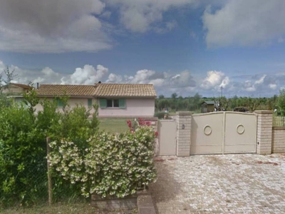 In Vendita: Villa Indipendente Ristrutturata con Giardino a Castagneto Carducci, Toscana