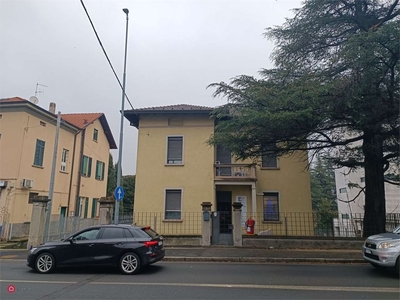 Palazzo in Vendita in Via Canturina a Como