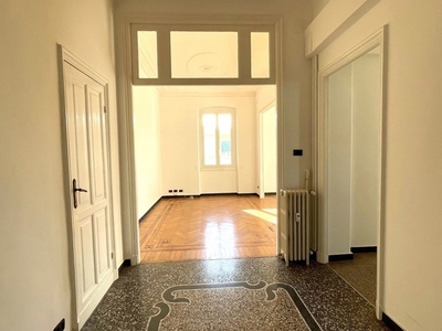 Quadrilocale in Affitto a Genova, 1'000€, 107 m²
