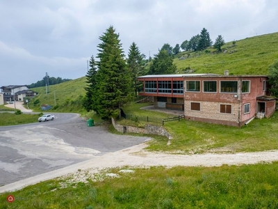 Stabile / Palazzo in Vendita in Contrada Branchetto 1 R a Bosco Chiesanuova