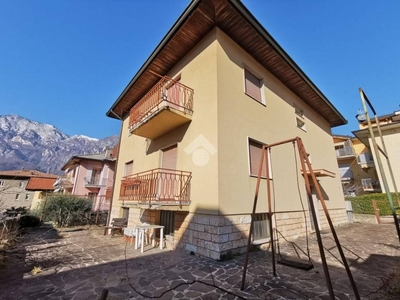 Villa Bifamiliare in vendita a Trento via Clorinda Menguzzato, 36