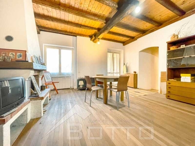 Villa a Schiera in Vendita ad Gozzano - 80000 Euro