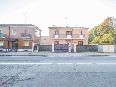 Villa in Vendita in Corso Papa Giovanni Paolo II a Vercelli