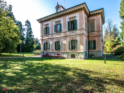 Villa in Vendita in Via Camillo Benso Conte di Cavour 7 a Albiolo