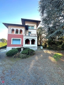 Villa in Vendita in Via MILANO 70 a Biella