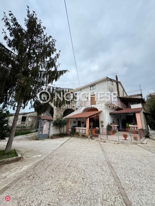 Villa in Vendita in Via Ostaglio a Salerno
