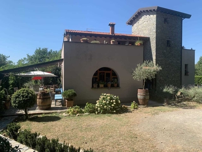 Casa indipendente in vendita Massa-carrara