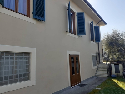 Villa ristrutturata in zona Monte San Quirico - Vallebuia a Lucca