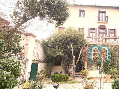 Appartamento bifamiliare in Via della Vittoria 39, Mirano, 15 locali