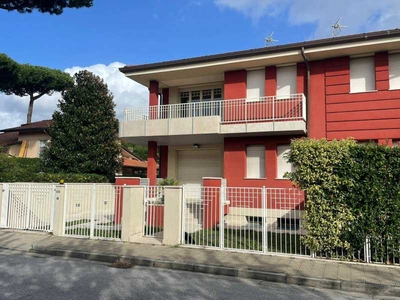 Appartamento in Affitto ad Camaiore - 2700 Euro