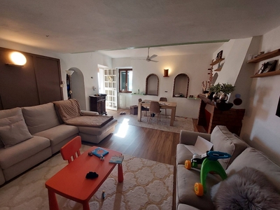 Appartamento in Via Case Alte Villa Penna, Bellante, 5 locali, 2 bagni
