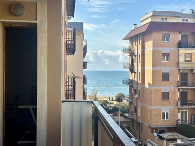 Appartamento in Via Fratelli Rosselli, Nettuno, 2 bagni, 80 m²