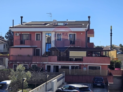 Appartamento in VIA GRAZIA DELEDDA, Ragusa, 5 locali, 2 bagni, con box