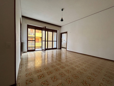 Bilocale a Loano, 1 bagno, 65 m², 2° piano, ascensore, buono stato