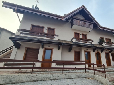 Bilocale in Via Cima, Roana, 1 bagno, giardino in comune, 65 m²