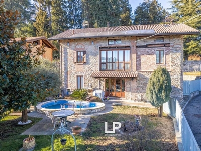 Casa di prestigio di 300 mq in vendita Via del Poligono, 27, Varese, Lombardia