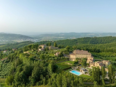 Casa Indipendente di 4290 mq in vendita Umbertide, Italia