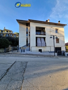 Casa semindipendente a Torricella Sicura, 6 locali, 2 bagni, 140 m²