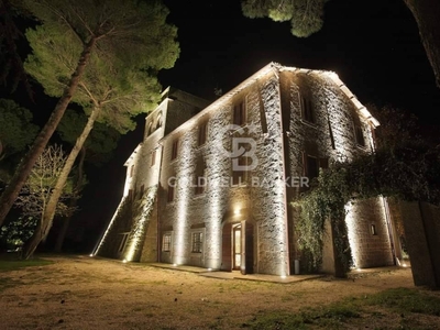 Castello in Località Commenda, Montefiascone, 30 locali, 9 bagni