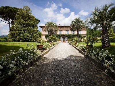 Prestigiosa Casa Indipendente in affitto Lucca, Italia