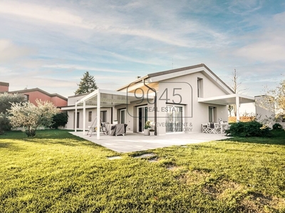 Esclusiva villa di 250 mq in vendita Sommacampagna, Italia