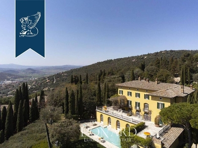 Prestigiosa villa di 2100 mq in vendita Perugia, Italia