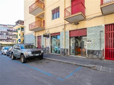 Locale commerciale - 2 Vetrine a Catania