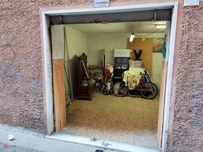 Negozio/Locale commerciale in Vendita in Via canzio a Genova