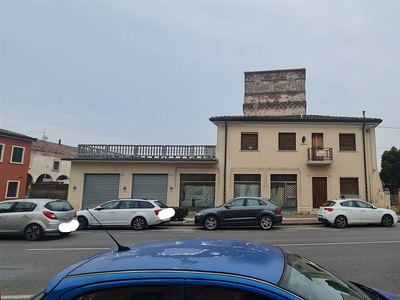 Palazzo in vendita a Povegliano Veronese Verona