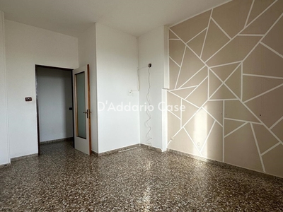 Quadrilocale in VIA MIGLIOLI, Taranto, 2 bagni, 120 m², 6° piano