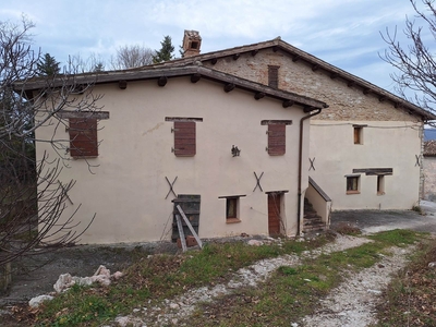 Rustico casale in vendita a Castelraimondo Macerata Castel Sant'angelo