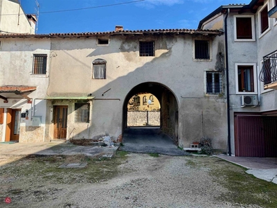 Rustico/Casale in Vendita in Via Martiri della Liberta' a Montecchio Maggiore