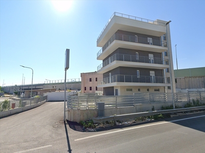 Stabile/Palazzo nuovo in x traversa via nazionale 8, Bari