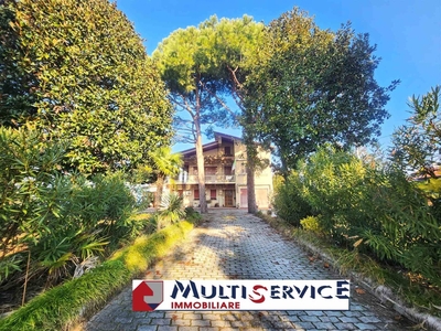 Villa a Cavallino-Treporti, 22 locali, 7 bagni, giardino privato