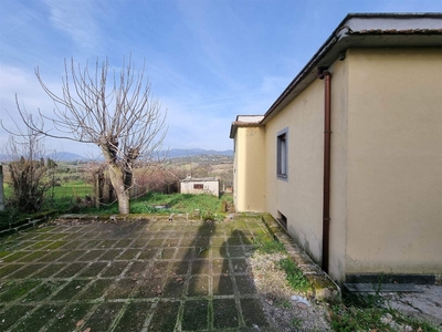 Villa a Montopoli di Sabina, 3 locali, 1 bagno, giardino privato