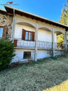 Villa con terrazzo, Ferriere selva