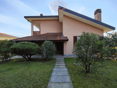 Villa in vendita a Casatenovo - Zona: Residenziale