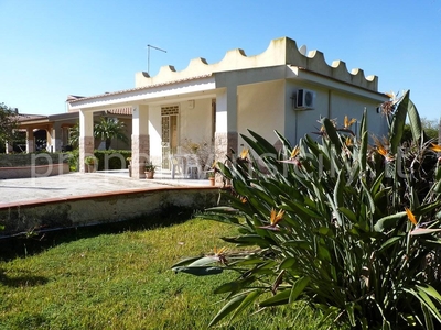 Villa in vendita a Siracusa Arenella