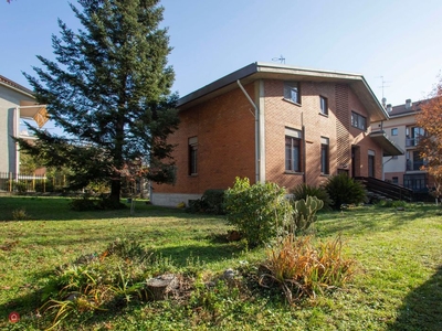 Villa in Vendita in Via Felice Cavallotti 121 a Monza