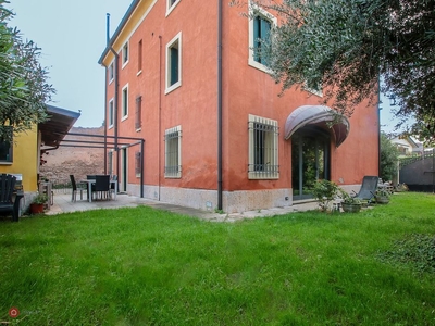 Villa in Vendita in Via Tre Santi a Pescantina