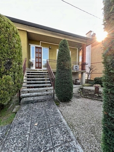 villa indipendente in vendita a Brendola