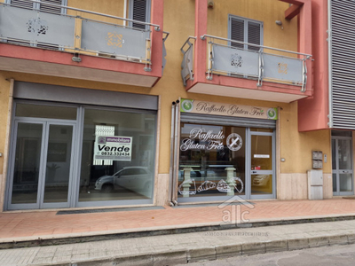 negozio in vendita a Monteroni di Lecce