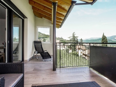 Appartamento 'Bacchushof Sauvignon' con vista sulle montagne, balcone e piscina condivisa